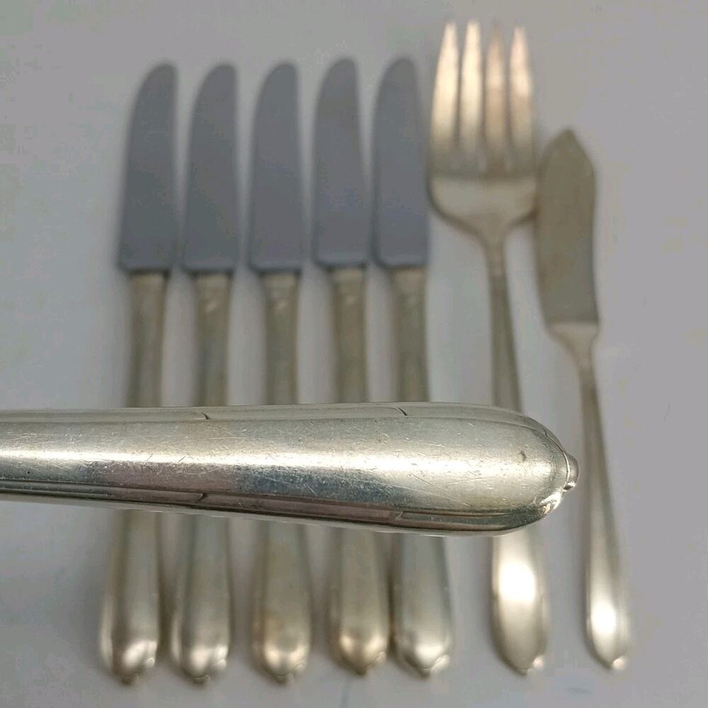 8X BK Oneida Community BERKLEY SQUARE Silverplate Butter Knives Fork Flatware